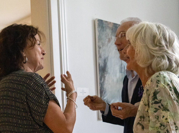 Im Gespräch während der Vernissage